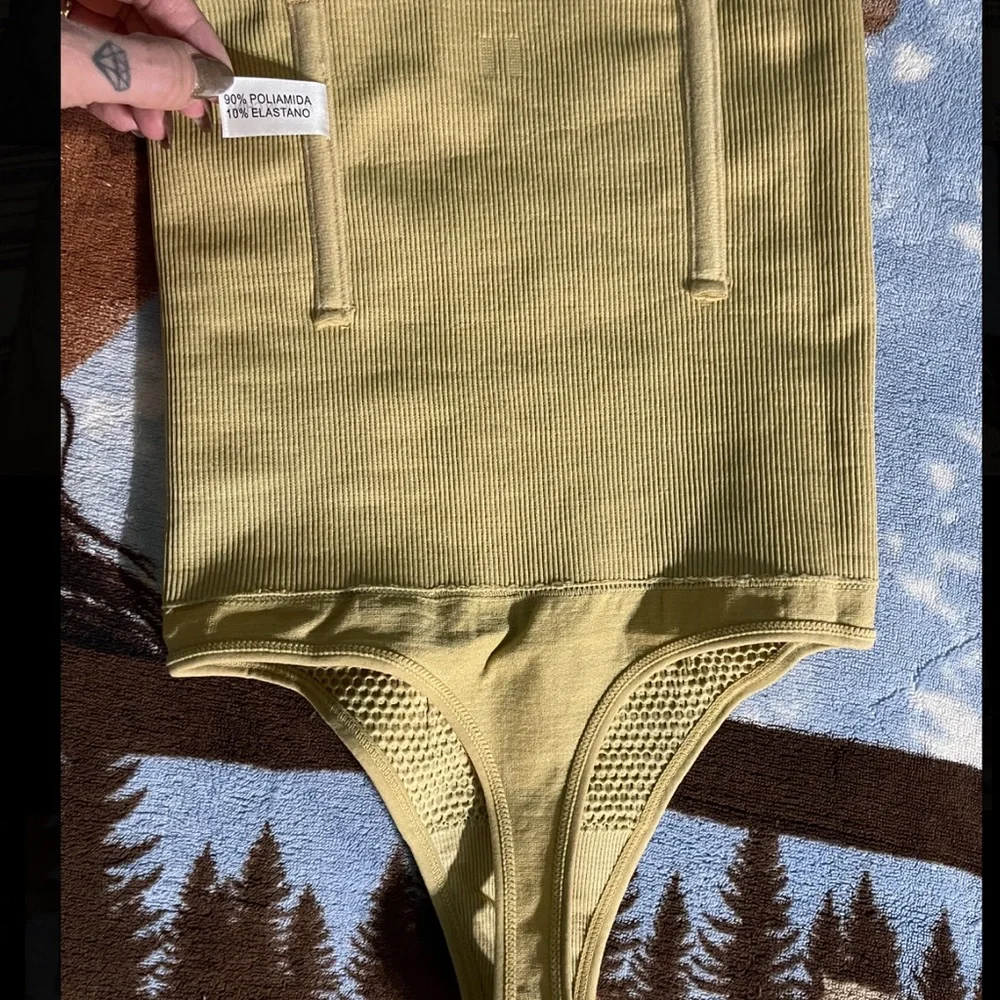 Shapewear - Picture 2 of 4